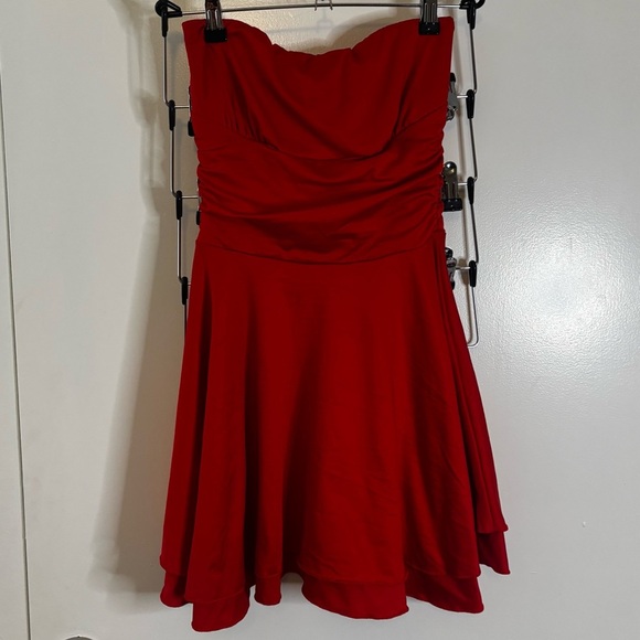 SHEIN Red Strapless Pleated Tiered Dress - Picture 6 of 16